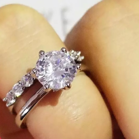 See new listing - Picture 5 of 7